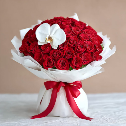 永恆之焰 — 紅玫瑰與白蘭花的優雅