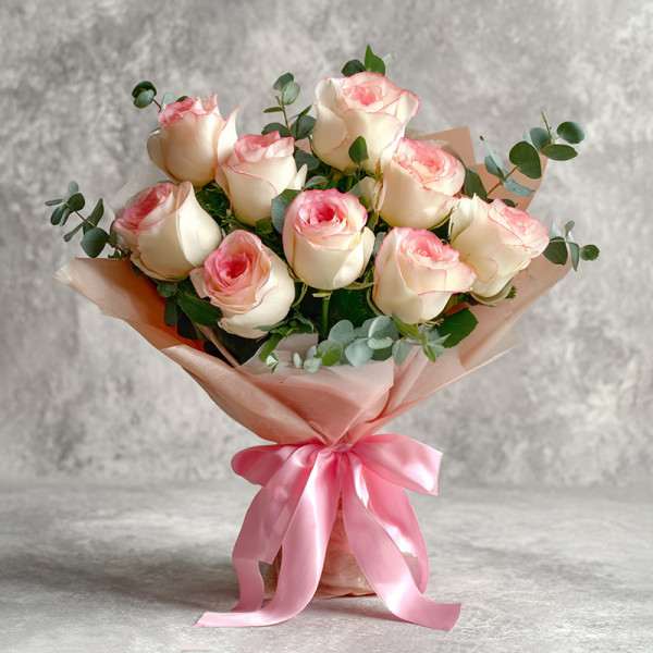 悄語奉獻 — 淡粉柔光中的朱米莉亞玫瑰輕柔小夜曲