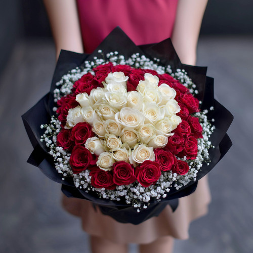 紅與白玫瑰中的永恆誓言