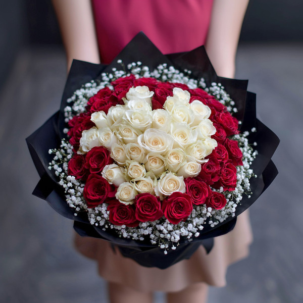 紅與白玫瑰中的永恆誓言