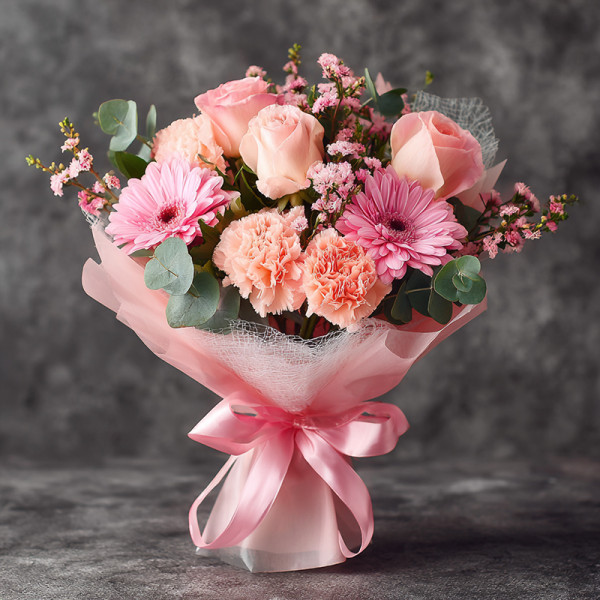 粉紅綻放 — 粉玫瑰春日低語